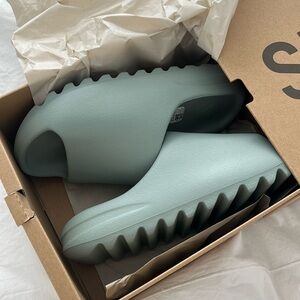 Brand New Yeezy Slides Salt